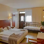 Petreny Borpanzio Frühstückspension 3*