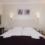 Petreny Borpanzio Bed & Breakfast 3*