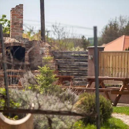 Petreny Borpanzio Bed & Breakfast 3*
