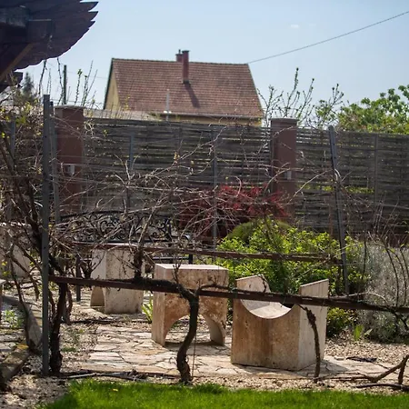 Petreny Borpanzio Bed & Breakfast 3*