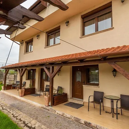 Petreny Borpanzio Nocleg ze śniadaniem 4*