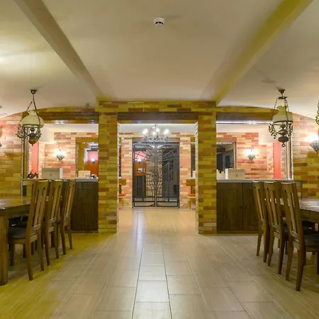 Petreny Borpanzio Nocleg ze śniadaniem 4*