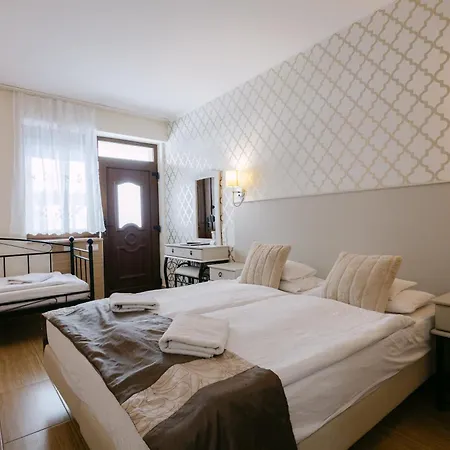 Oda ve Kahvaltı Petreny Borpanzio