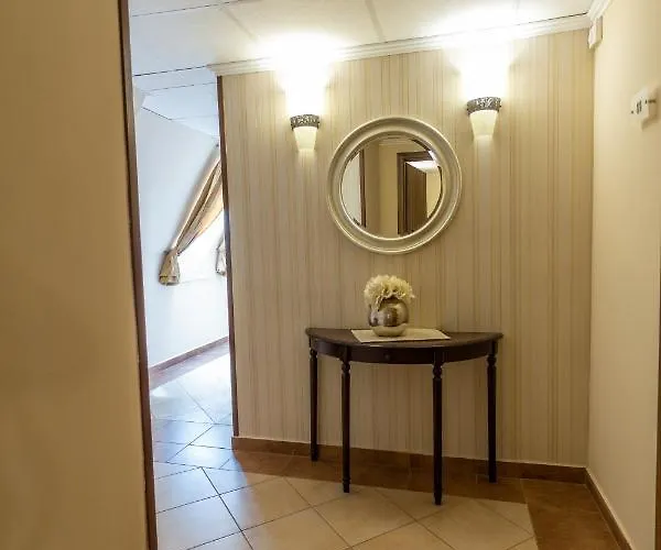 Oda ve Kahvaltı Petreny Borpanzio 3*