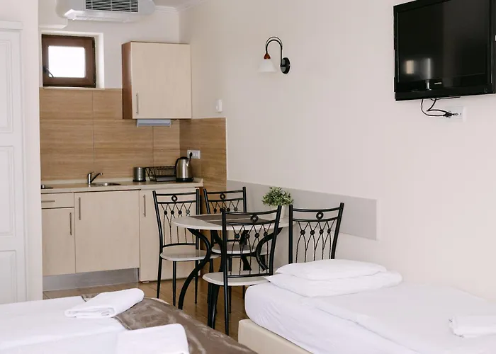Oda ve Kahvaltı Petreny Borpanzio 3*